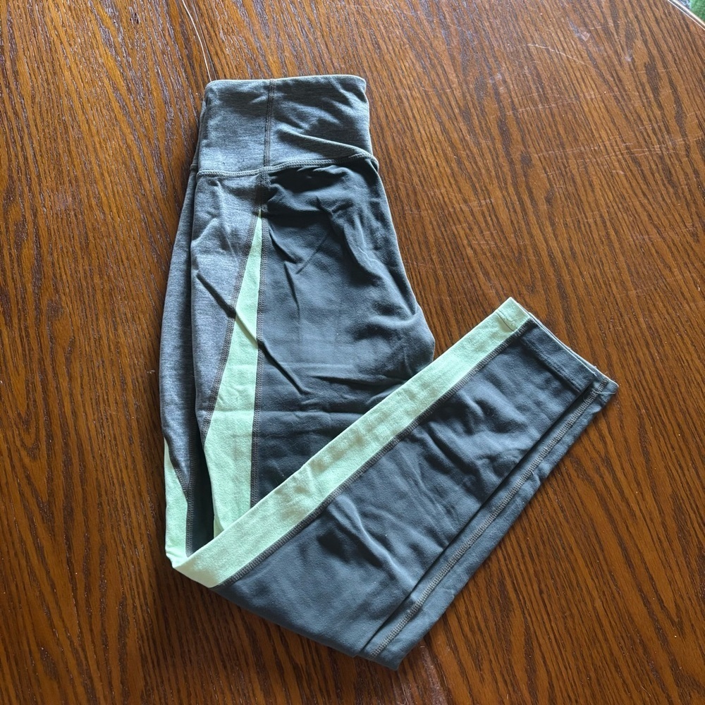 Athleta Two-Tone Green Ankle Tight Leggings - Womens Yoga Workout Pants Size XS